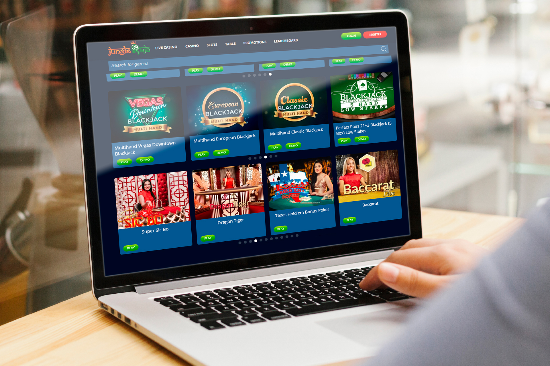 There are plenty of popular games on the website.